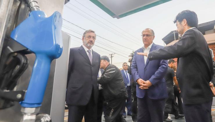 Operação fecha postos que fraudavam o volume dos combustíveis
