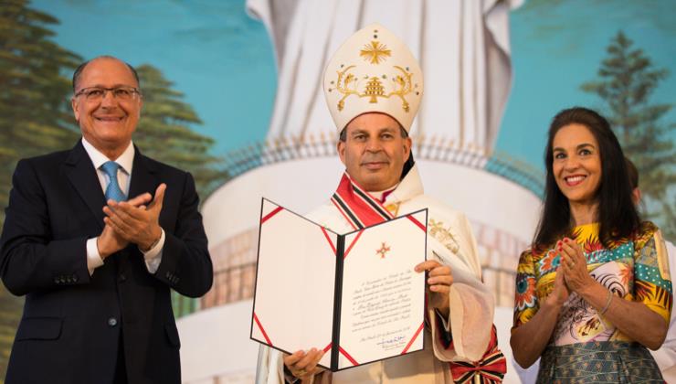 Em missa na Catedral N. Sra. do Líbano, Alckmin homenageia bispo maronita