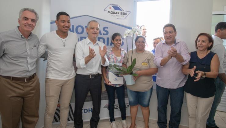 Estado de SP entrega unidades habitacionais em cidades do interior