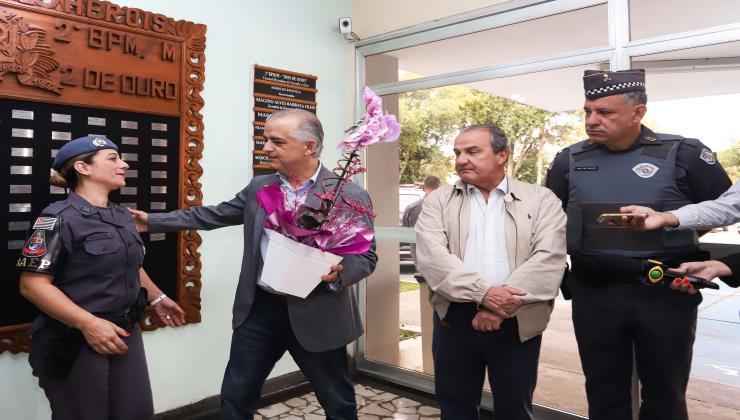 Governador homenageia cabo da PM que evitou assalto em escola de Suzano