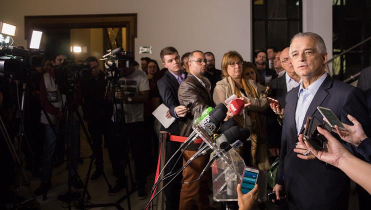 Governador aguarda aprovação de medidas que devem encerrar greve