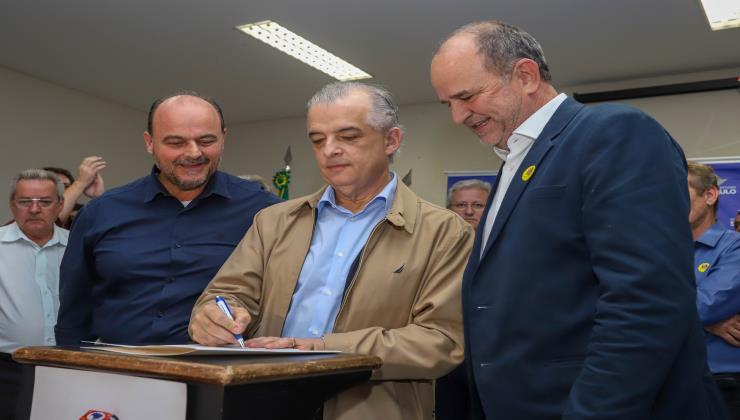 Márcio França assina convênios de infraestrutura urbana para região de Assis