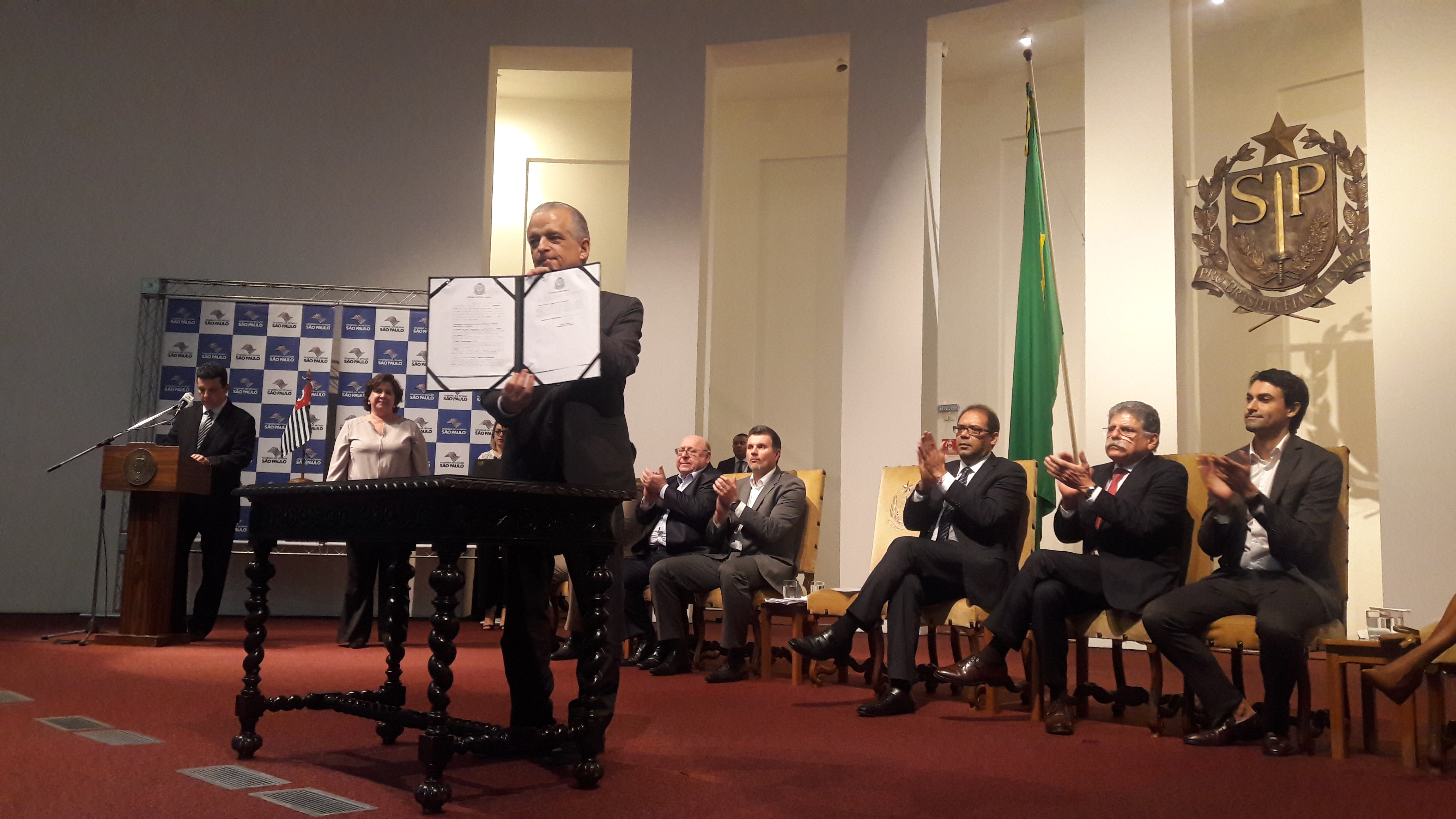 Planejamento assina 180 convênios com cidades paulistas  