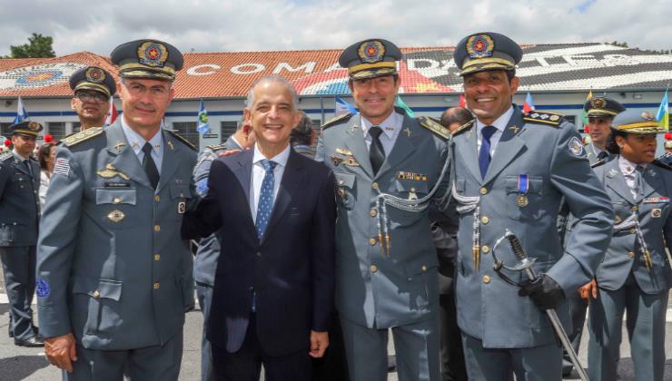 Governador participa de solenidade de outorga da Medalha Brigadeiro Tobias