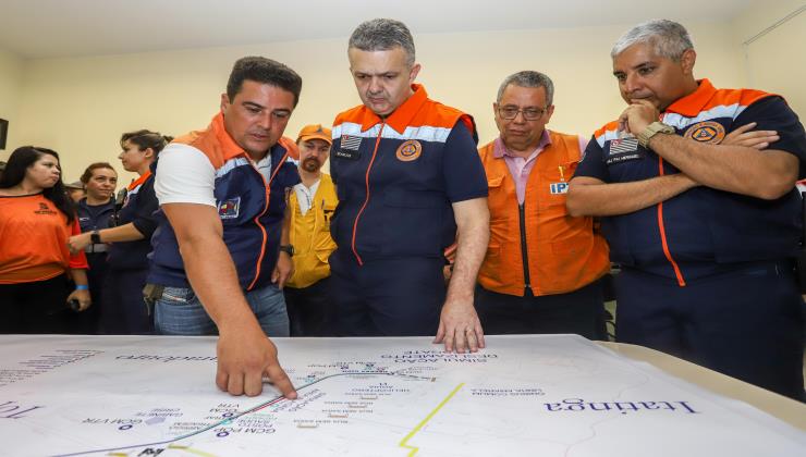 Defesa Civil orienta população a se proteger durante tempestade com raios
