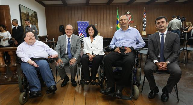 Isenção de ICMS e IPVA é ampliada a tutor da pessoa com deficiência